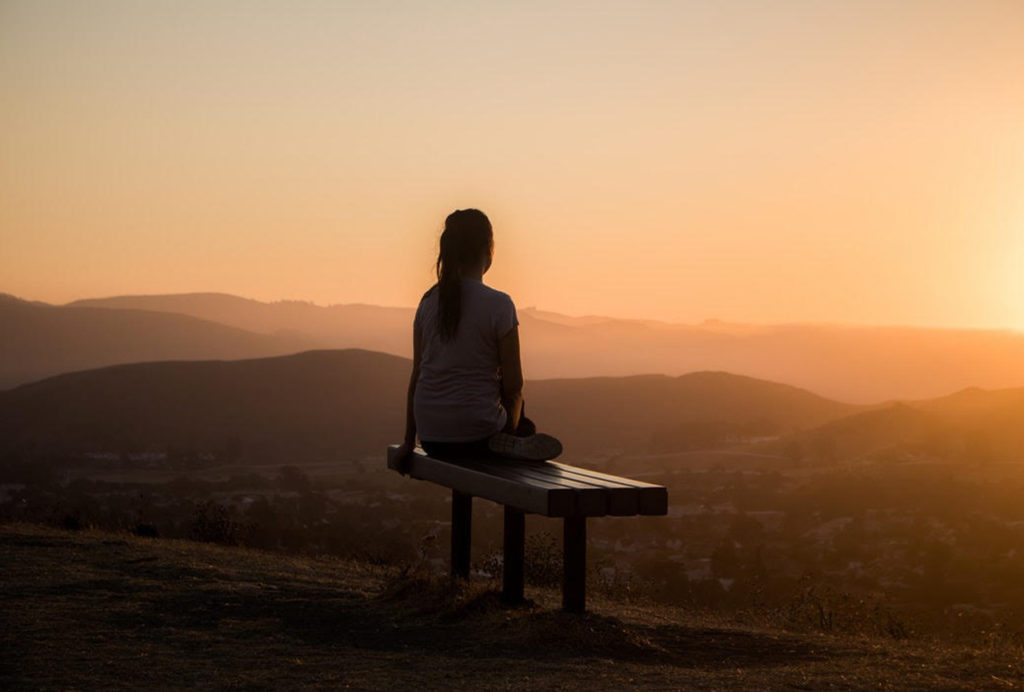 chica meditando